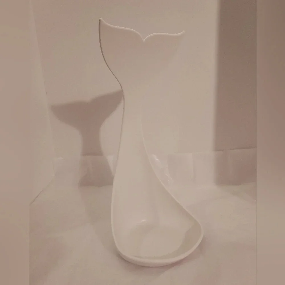 J-Me White Whale Tail Shape Jewelry Rack